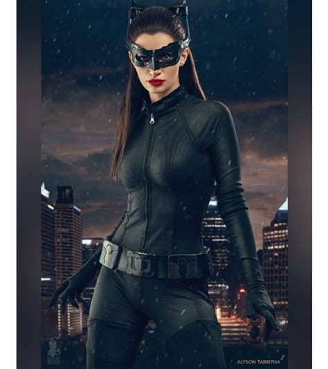 Dc Comics Cosplayer Recrea A La Perfección A Catwoman De Anne Hathaway