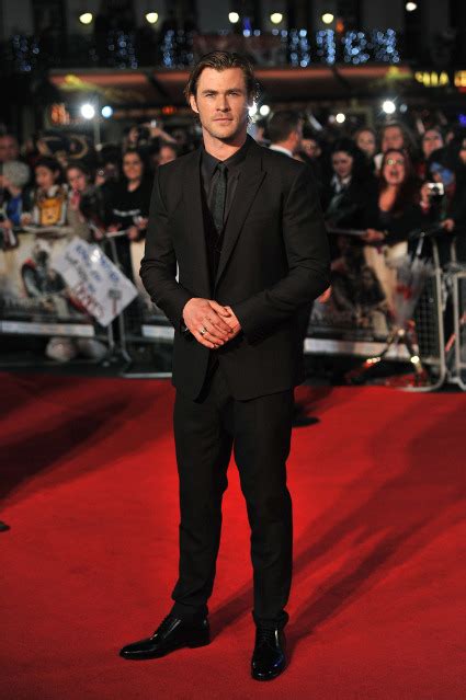 Chris Hemsworth Suit Black Men In Black 4 Set Photos First Look At