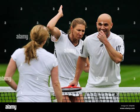 Andre Agassi Steffi Graf Wimbledon Ball Fotos Und Bildmaterial In