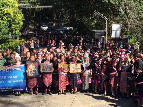 chiang-mai-citynews-1,000-hmong-villagers-pay-tribute-to-the-late-king