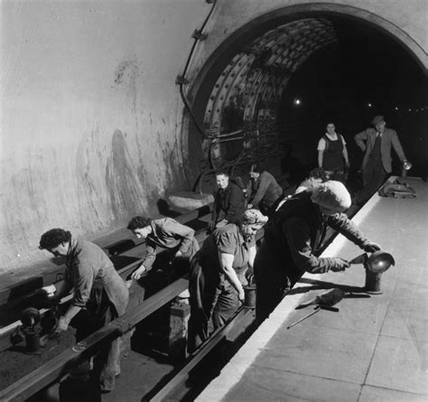 31 Amazing Photos Of The London Underground From The 1950s And 1960s