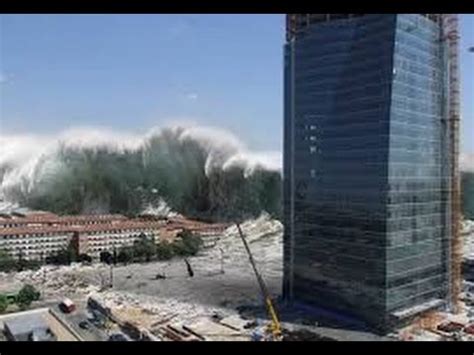 Amateur camcorder footage of the 2004 tsunami disaster. Penang Beach Thailand Tsunami Wave 2004 - YouTube