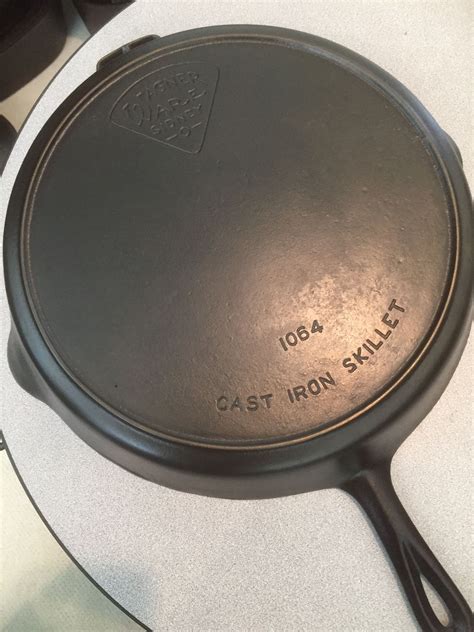 Vintage Unmarked Wagner Number Ten Cast Iron Skillet Eleven And Three