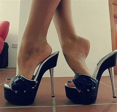 Pin De Billjones Em Pretty Feet In Sexy Shoes Saltos Maravilhosos Sapatos Femininos Sapatos