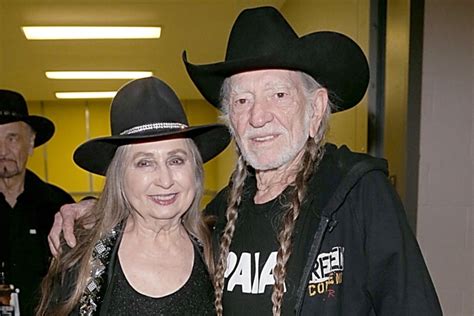 Willie Nelson and sister Bobbie prep book about life in music