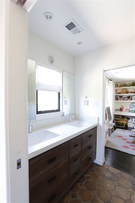This luxurious master bathroom utilizes the space efficiently allowing both users to be at the vanity at the same time. 33+ Jack And Jill Bathroom Design Ideas Pics - home decor
