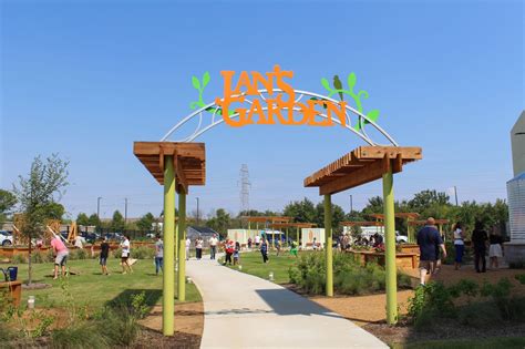 The south texas food bank provides food to thousands of families and individuals a week with the support of our volunteers. North Texas Food Bank opens Perot Family Campus | Fort ...