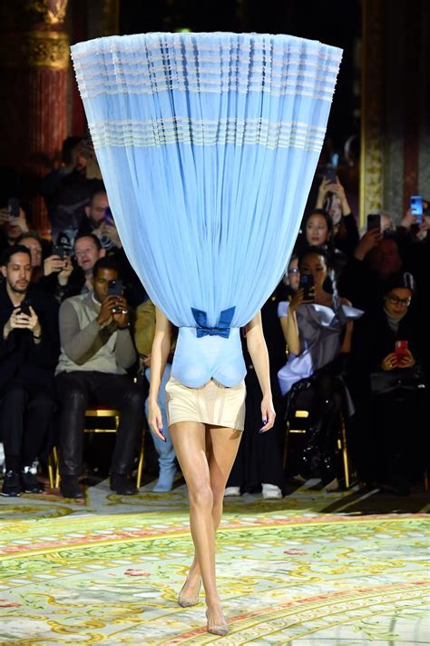 10 of the best and most daring looks at the viktor and rolf runway show during paris fashion week