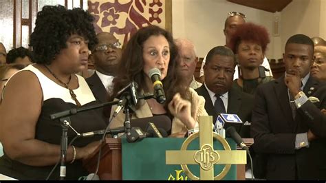 Police under fire for use of force at mall - YouTube