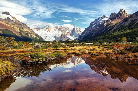 낮 반사 산 호수 아르헨티나 안데스 산맥 남아메리카 파타고니아 동안 수역 근처 산 Hd 배경 화면
