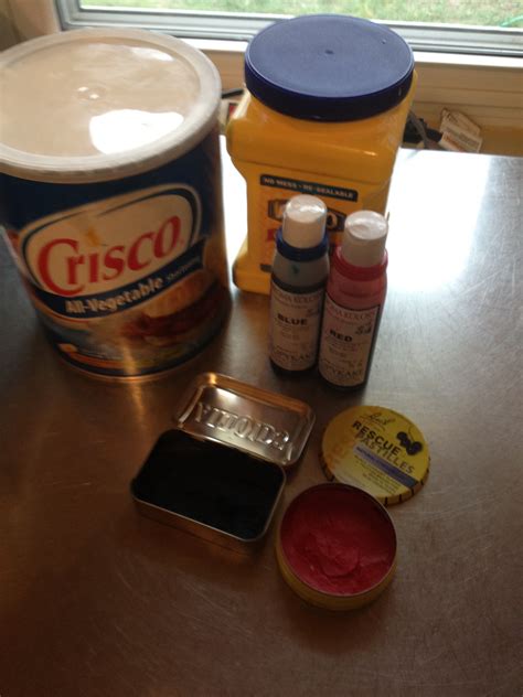 There is a certain fear that exists around cornstarch, an assumption that it was created in a lab and is trying to end this thing called the human existence. Homemade face paint 3 ingredients 1tbsp crisco 2 tbsp corn ...