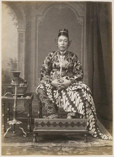 Hamengkoe Boewono Vii Sultan Yogyakarta Berpakaian Kerajaan Ca 1885