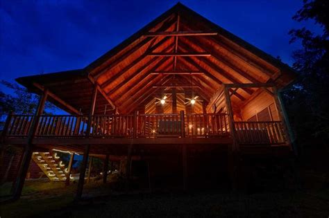 You'll love this pigeon forge, honeymoon cabin! Bear Tracks in Pigeon Forge w/ 2 BR (Sleeps8)