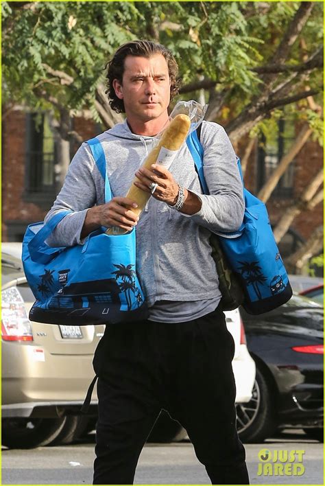 Full Sized Photo Of Gavin Rossdale Picks Up A Baguette During Grocery