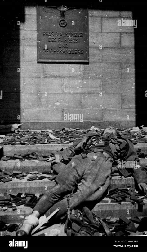 Ww2 Body Of A Dead German Soldier Outside The Reichs Chancellery