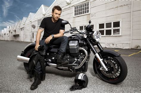 Vintage bike fan mcgregor was leaving le pain quotidien. Ewan McGregor - Moto Guzzi California 1400 | モトグッチ, バイク乗り, バイク
