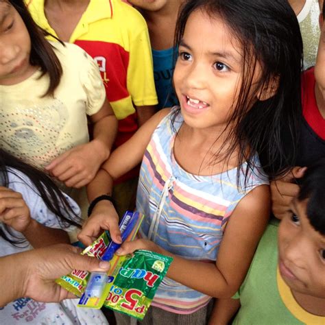 PHOTO OF THE DAY: Philippines: a girl named Grace receives a toothbrush