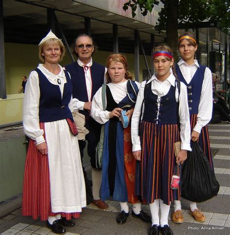 Finnish National Costumes Traje Típico Ropa Tradicional Finlandia