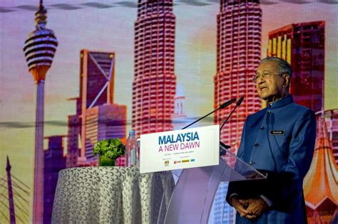 National debt mengambil kira hutang kerajaan dan juga hutang swasta, termasuk hutang isi rumah (household debt), jadi. Cukai baharu bakal diperkenalkan demi bayar hutang negara ...