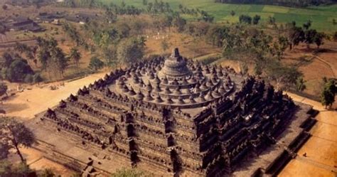 Pengaruh Hindubuddha Terhadap Berbagai Bidang Masyarakat Indonesia