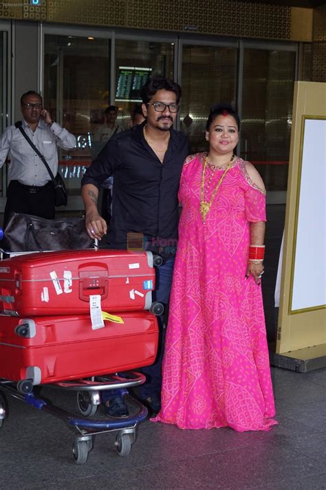 Bharti Singh And Harsh Limbachiyaa Spotted In Mumbai After Marriage On 6th Dec 2017 Harsh