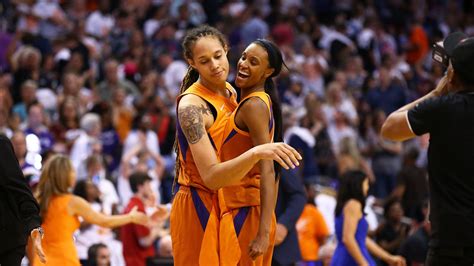 Brittney Griner throws down dunk in Mercury loss to Los Angeles Sparks