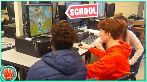 Chromebooks draaien op het besturingssysteem van google: Fortnite Op School Spelen Zonder Straf!! - YouTube