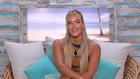 On Tonight S Love Island Faye Admits Being A Girlfriend Doesn T Sound