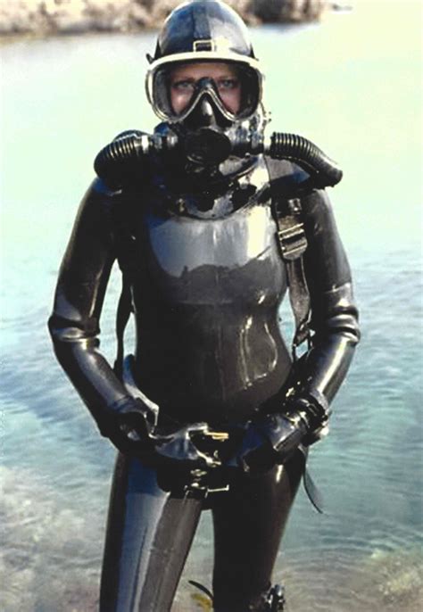 Pin by Paul La on ウオーター関連 Scuba girl wetsuit Women s diving Diving