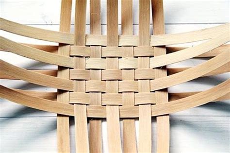 How To Weave A Basket Of Veneer With Images Basket Weaving Patterns