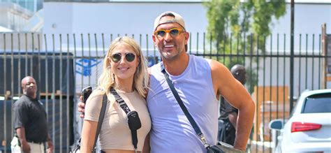 Mauricio Umansky Spotted Holding Hands With ‘dwts Partner Amid Divorce
