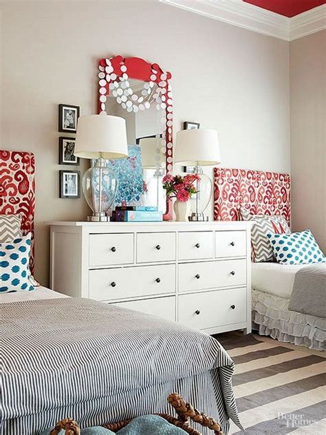 You may consider selecting a theme for your teenage bedroom as it keeps you focused and allows you to work on details. Pretty Shared Bedroom Designs for Girls - For Creative Juice