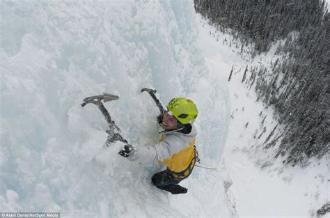 N Ice Day For A Climb Amazing Pictures Of Brave Climber Scaling 1