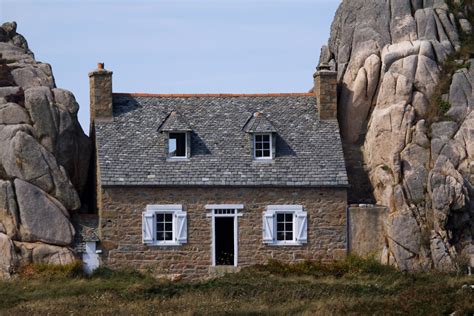 Dort finden sie mit mehreren kindern mühelos platz und genießen. das Haus zwischen den Felsen Foto & Bild | europe, france ...