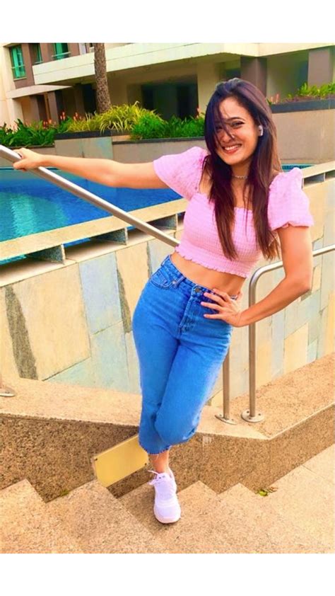 7 pictures of shweta tiwari flaunting her perfects abs that will make your jaws drop to the floor