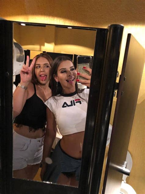 Pinny Sports Jersey Selfie Friends Girls Fashion Lean Body Bff Pics Girlfriends