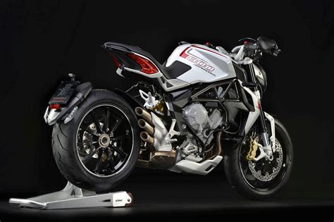 Check out brutale 800 dragster images mileage specifications features variants colours at autoportal.com. MV-AGUSTA BRUTALE 800 DRAGSTER (2014-on) Review | MCN