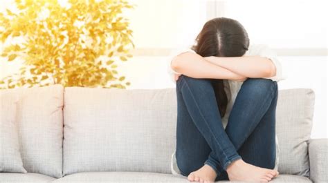Depresi adalah sebuah penyakit yang sering dianggap remeh. Depresi Postpartum - Pengertian, Gejala, Penyebab, Faktor ...