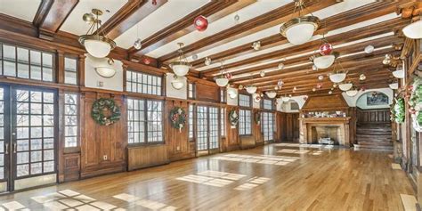 It is a suburb of chicago, located about 10 miles west of downtown. Oak Ridge Weddings | Get Prices for Wedding Venues in NY