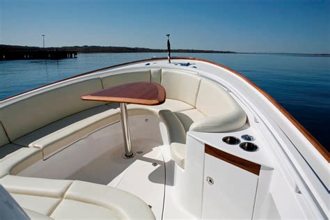 32 Center Console Hunt Yachts