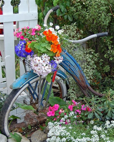 15 Fascinating Ways To Do Diy Bicycle Decor In Your Garden Page 2 Of 2