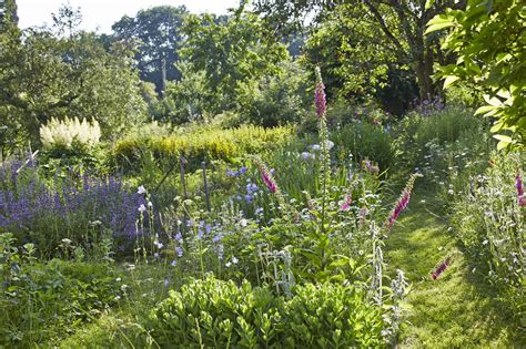 How To Give Your Cottage Garden The Wow Factor All Year Round Cottage