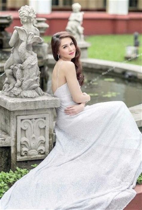 Philippine Actress Ms Marian Rivera Poses For Wedding Photography Marian Rivera Wedding Gown