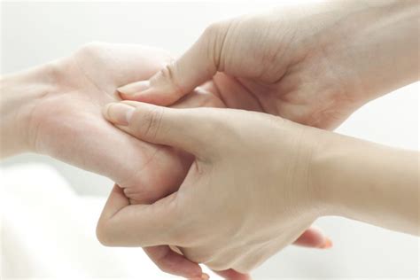How To Give The Perfect Hand And Arm Massage