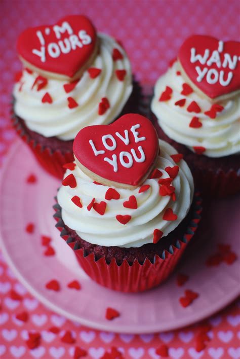 Love Heart Cupcakes With Images Cupcakes Heart Cupcakes Valentine