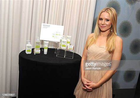 Neutrogena Naturals Photos And Premium High Res Pictures Getty Images