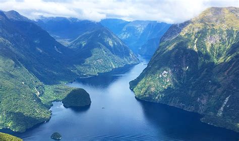 Flying High In New Zealands Fiordland Travel And Tour Junction