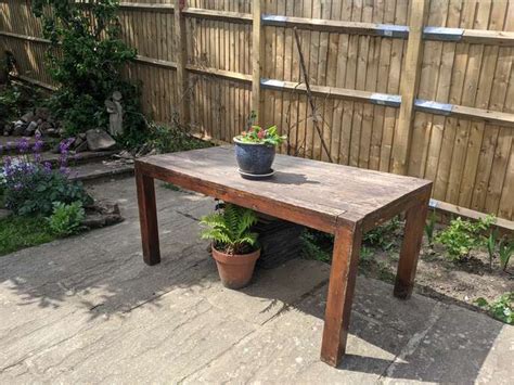 FreelyWheely: Wooden Garden Table