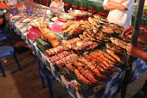 The capital of the state of sabah located on the island of borneo , this malaysian city is a growing resort destination due to its proximity to tropical islands, lush rainforests and mount kinabalu. SOLYMONE BLOG: Night Open Market In The City Of Kota ...