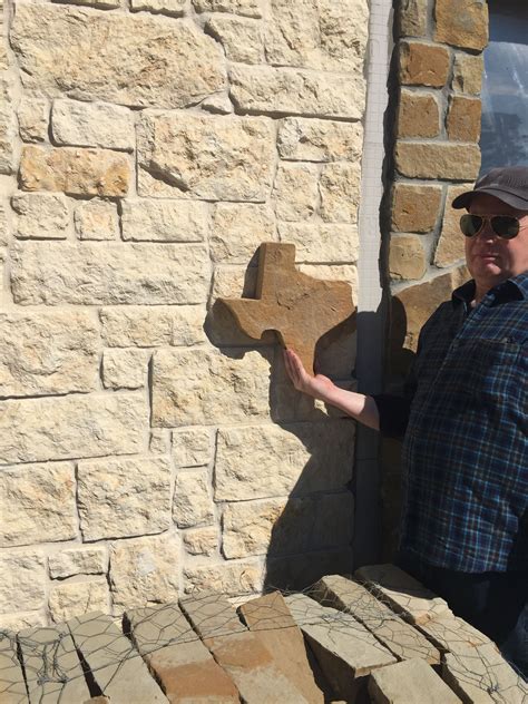 Texas Cream Limestone Veneer With Flagstone Piece Stone Wall Design